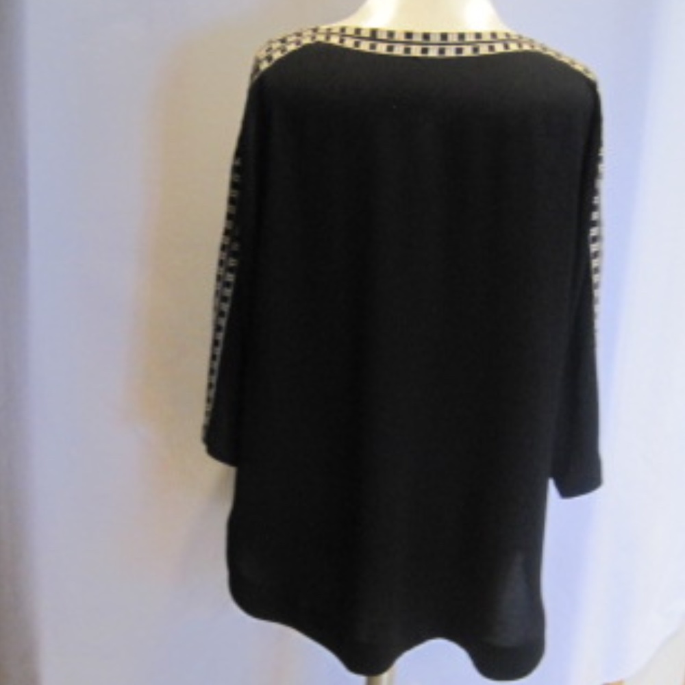 RIANI Cold Shoulder Top - Picture 2 of 8